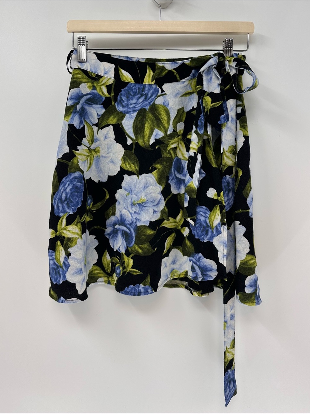 AMERICAN APPAREL Black Floral Mini Wrap Skirt Size M/L
